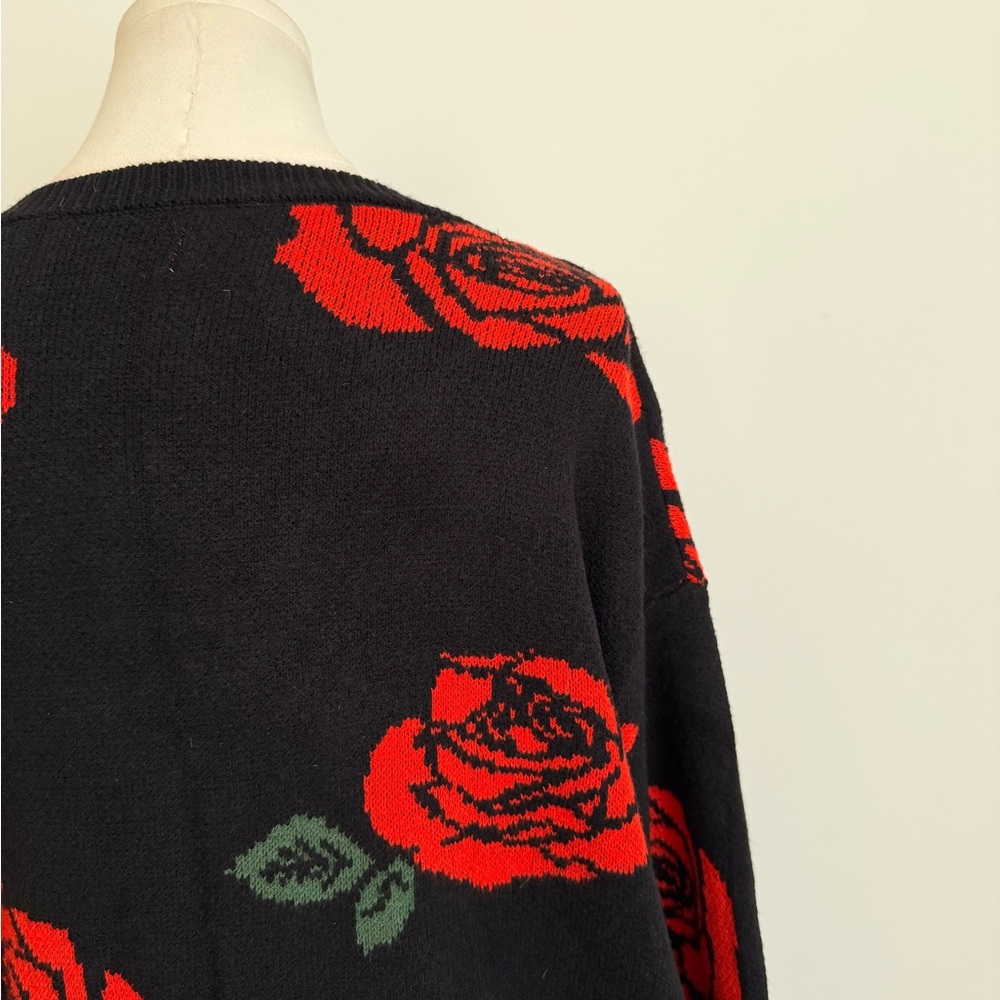 Beach Riot Joey Sweater in Red Roses - Picture 9 of 9